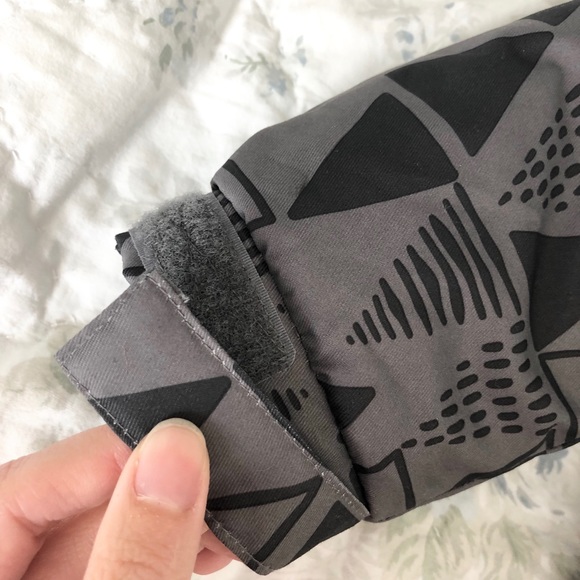 Two Winter Coats Size 12 Mo Old Navy + Cat & Jack - Picture 8 of 11